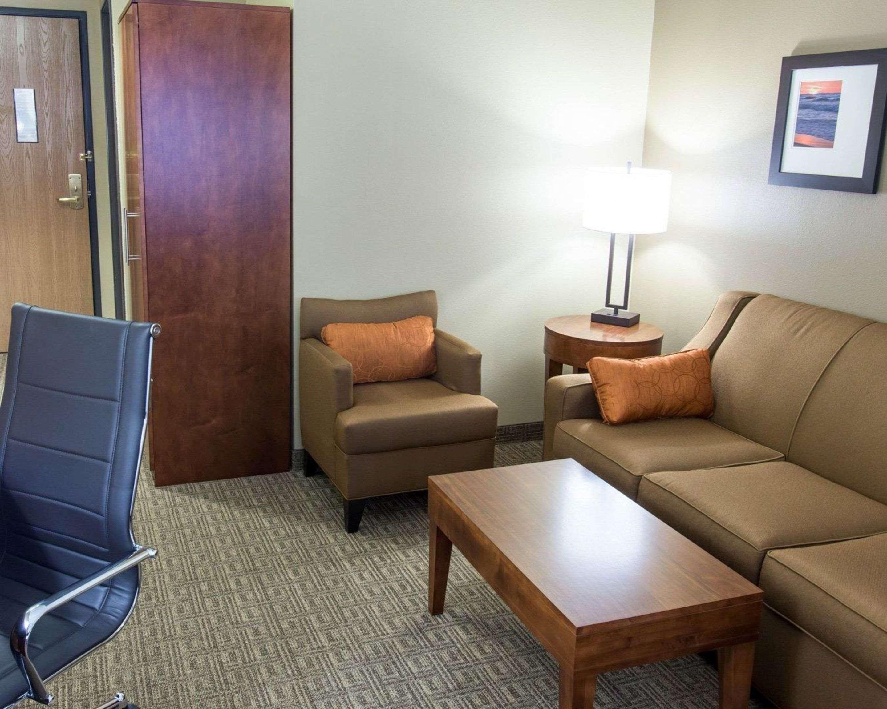 Comfort Suites Marquette Exterior photo