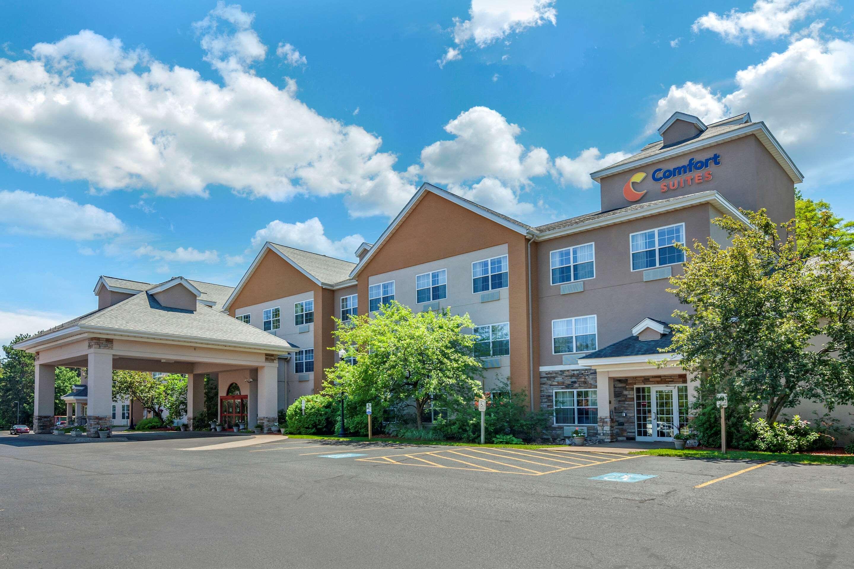 Comfort Suites Marquette Exterior photo